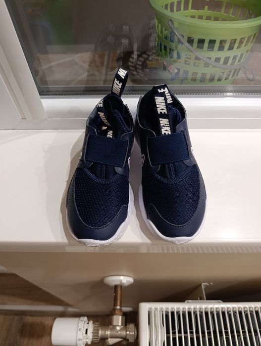 Маратонки Nike 27