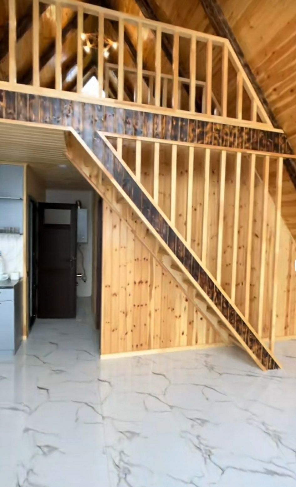 Cabana A Frame, case din lemn uscat și tratat, foișoare, magazii