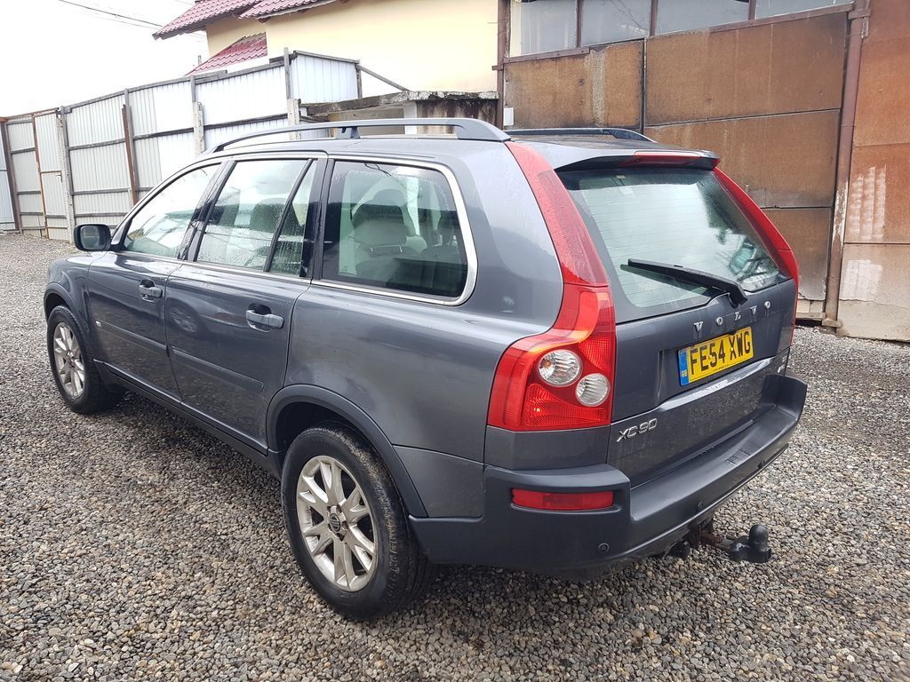 Dezmembrez Volvo XC 90 2.4 Diesel