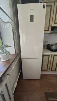 Продам Холодильник Samsung новый