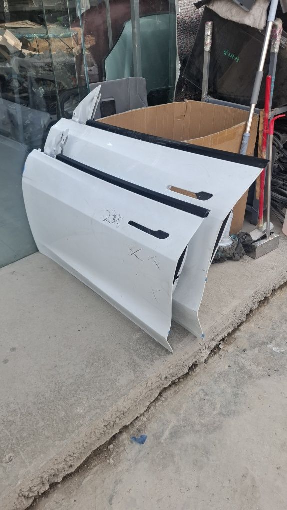 Tesla kapot eshik bagach fara stop tumanka krilo