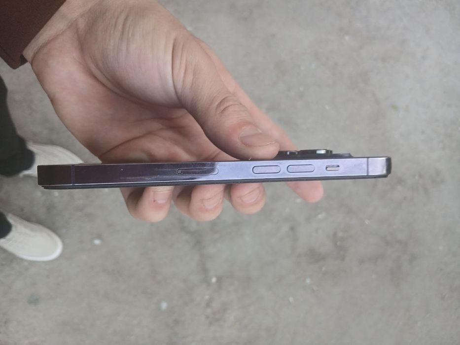 Iphone 14pro 300$ aybi borligi uchun arzon sotilayabti