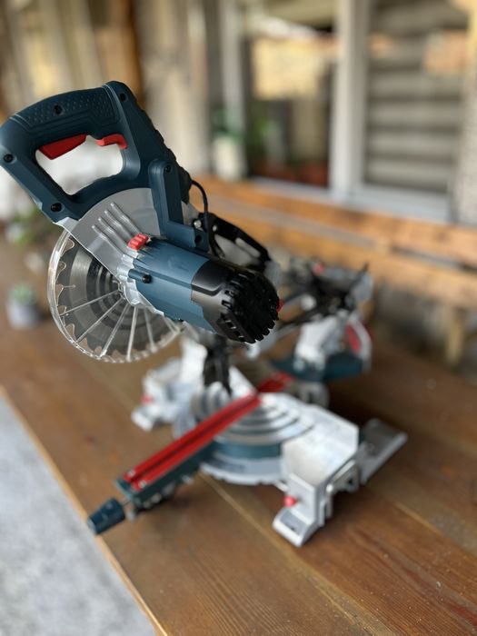 Настолен биркуляр Bosch Professional GCM 800 SJ