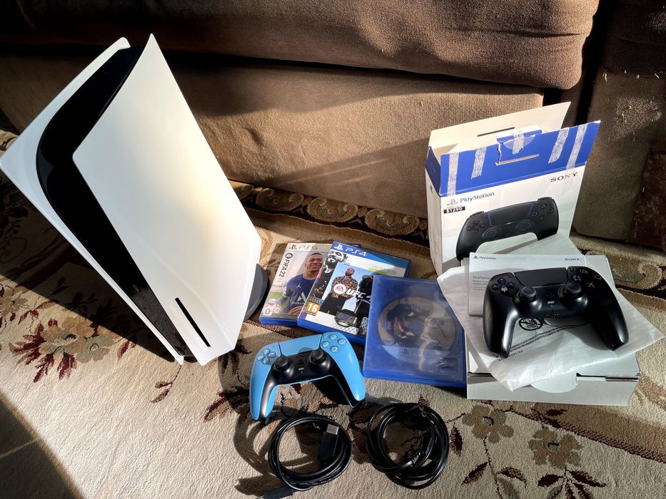 Игровая приставка Sony PlayStation 5 + 2 джостика + 3 диска