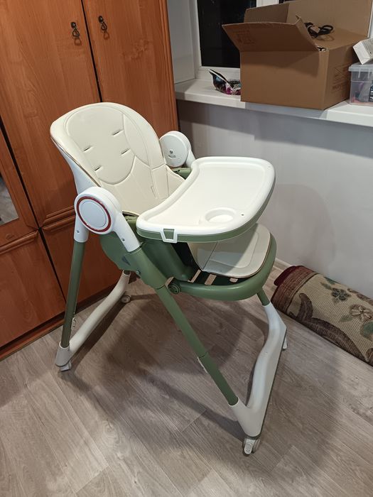 Продаём детский стол, использовалась не долго.