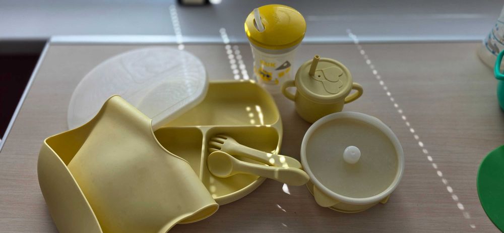 Силиконови прибори за хранене на бебе