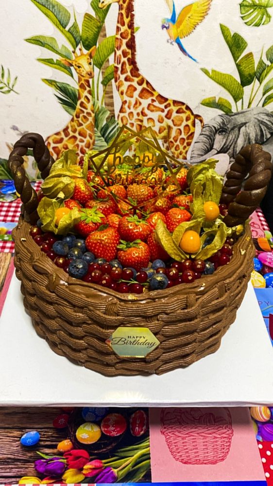 Torturi la comanda-personalizate -tort cu coronita