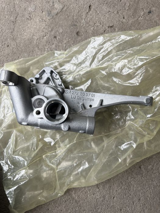 Маслена помпа mercedes.