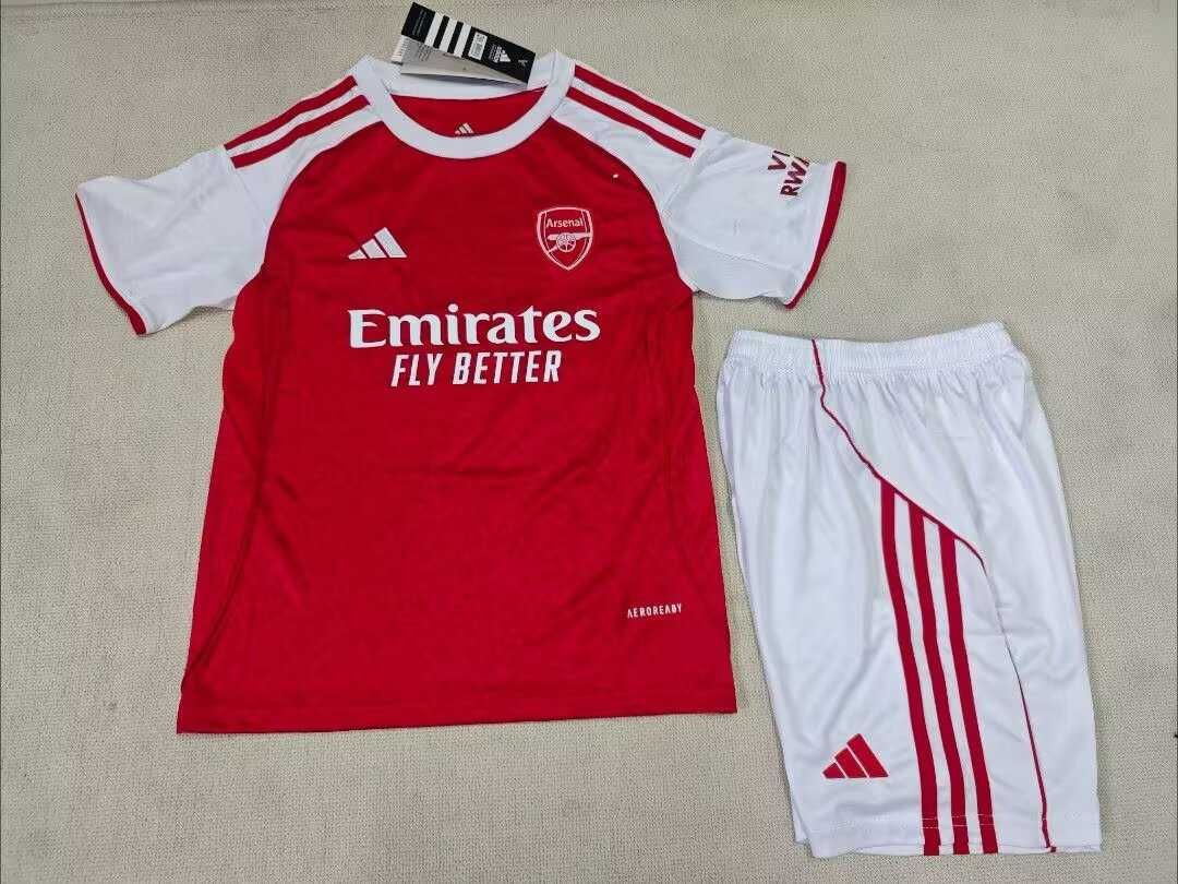 Детски футболни екипи Nike Adidas 2025/2026