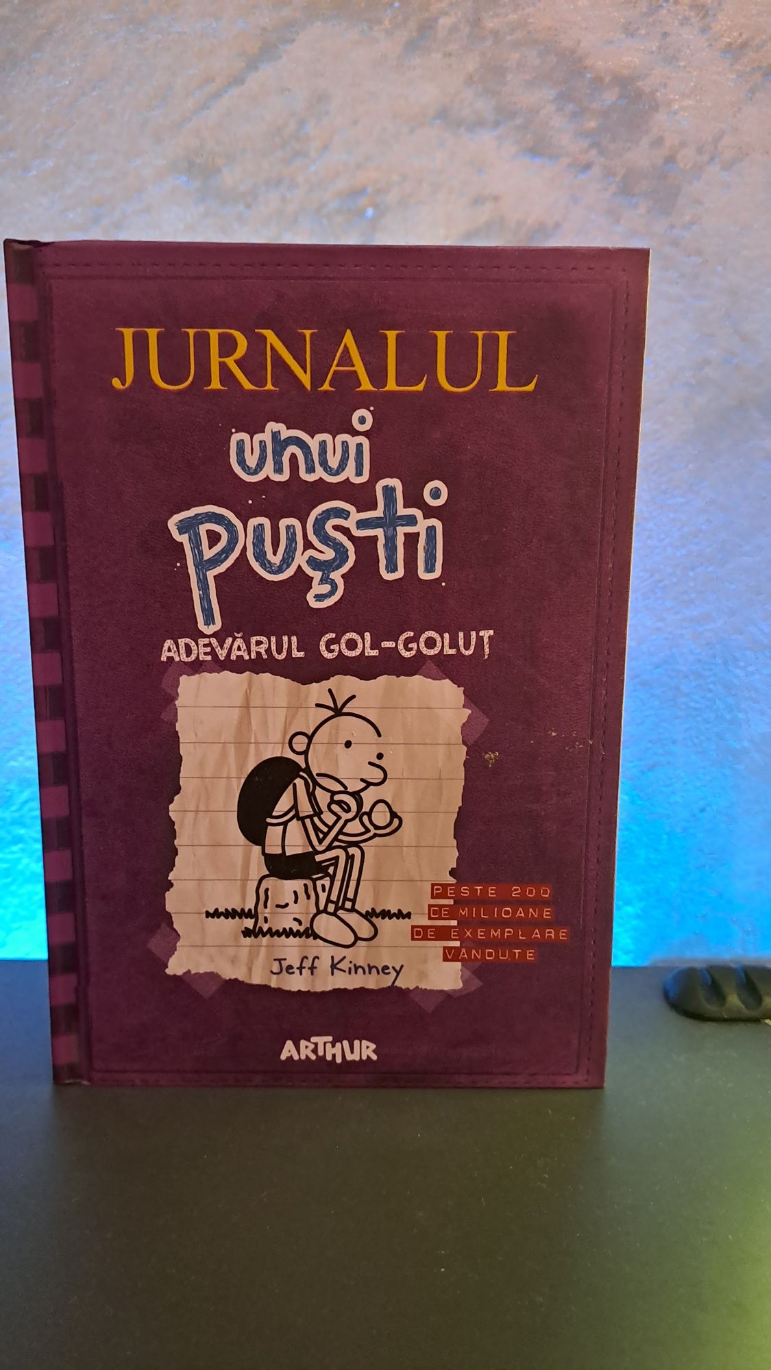 Vând seria Jurnalul unui Puști volumele 1-5