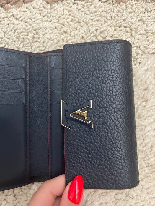 Портмоне Louis Vuitton Capucines още с етикет