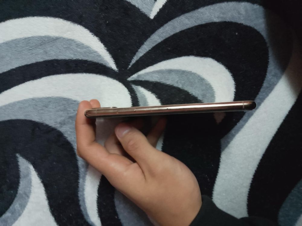 Vând sau schimb IPhone Xs Max gold