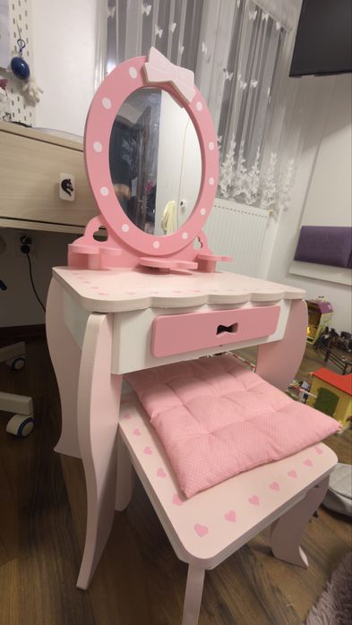 Măsuță  machiaj pentru fetite