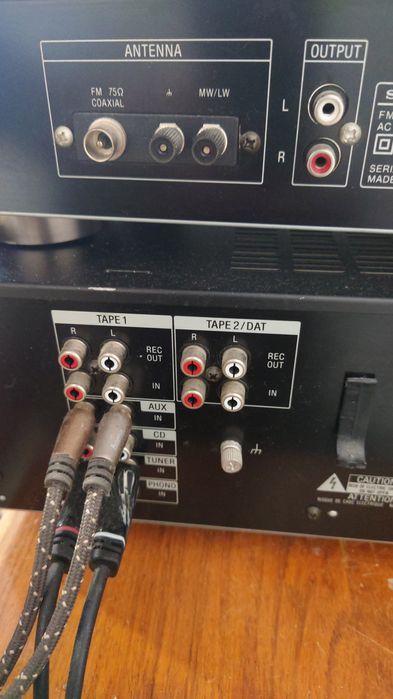 Vând  Boxe si amplificator