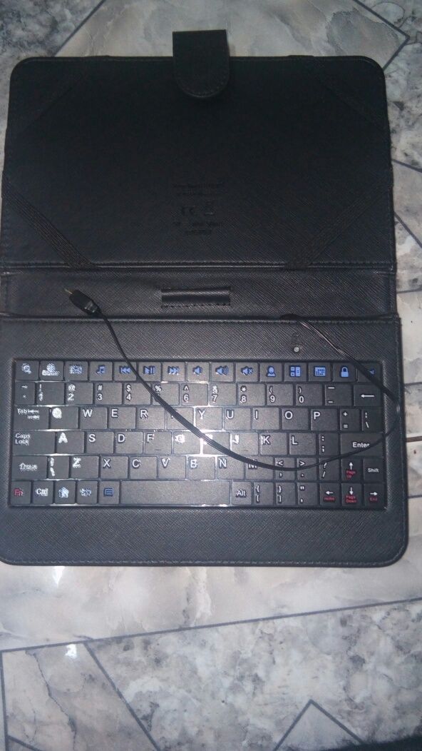 Husa +tastatura tableta 7-8 inci