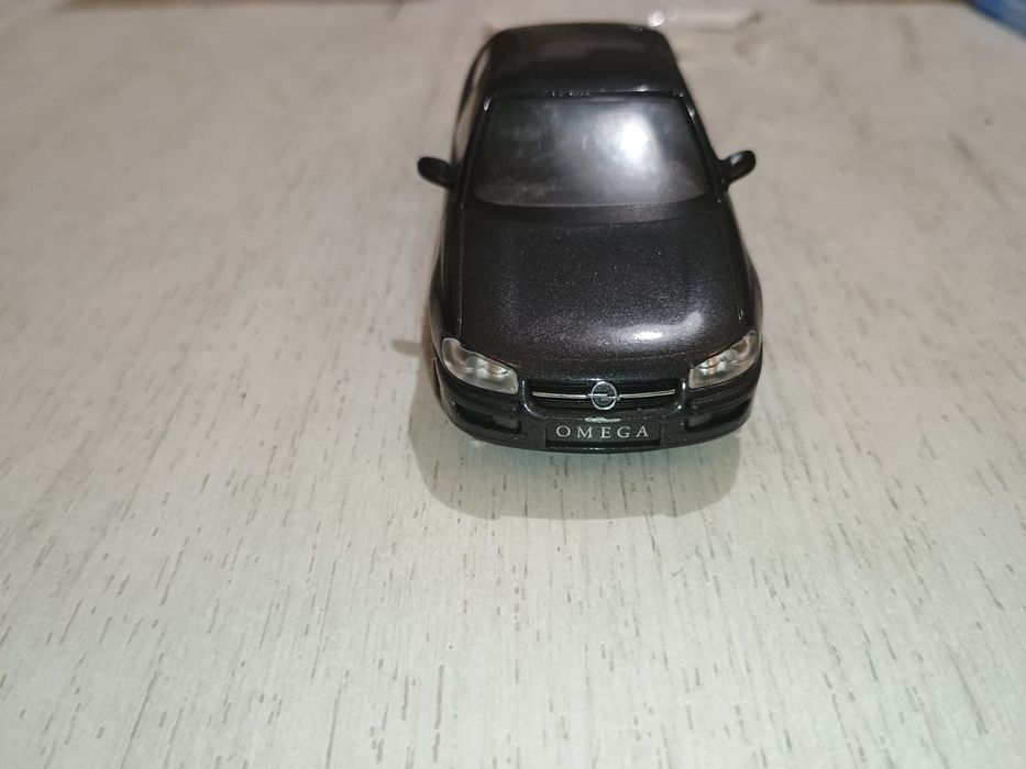 Vând diferite machete Opel la scara 1:43