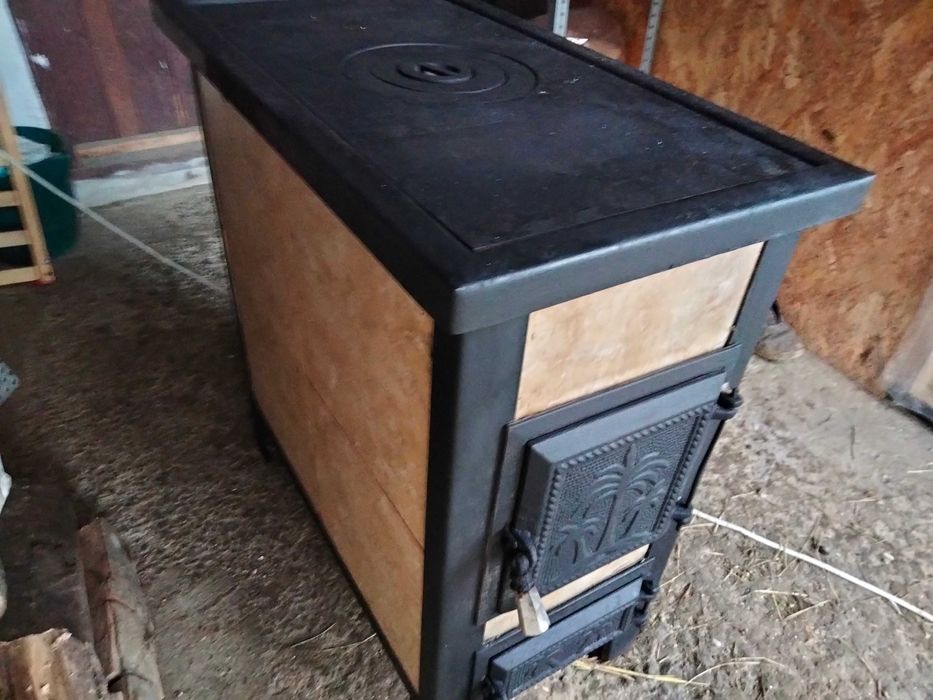 Vând sobă pe lemne 5k