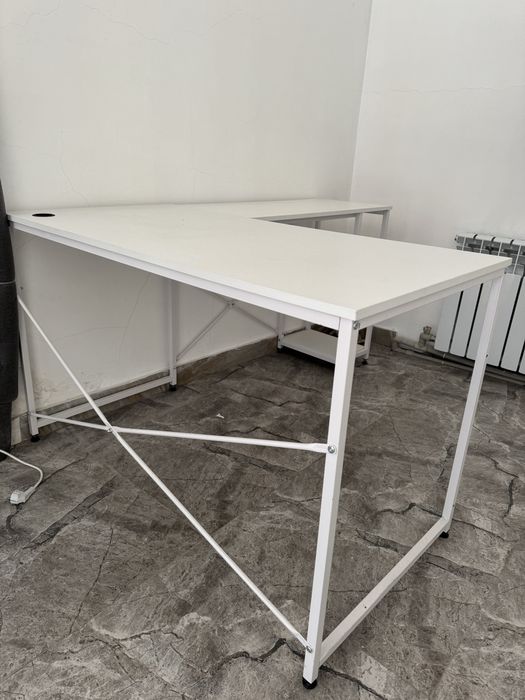 Стол для офиса.