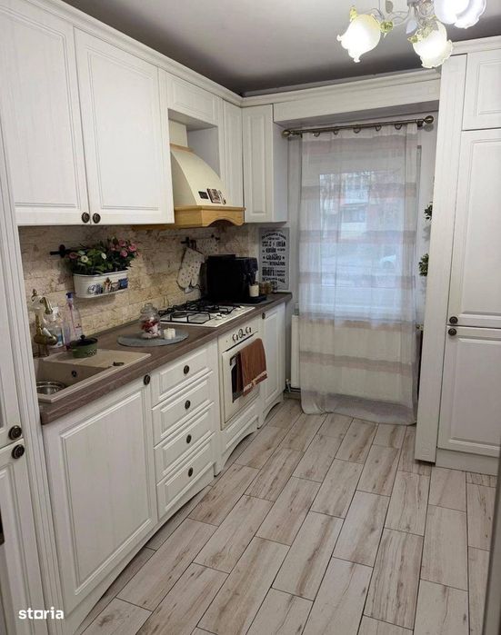 Apartament Cornitoiu 56 mp parter/4 cu balcon centrală mobilat