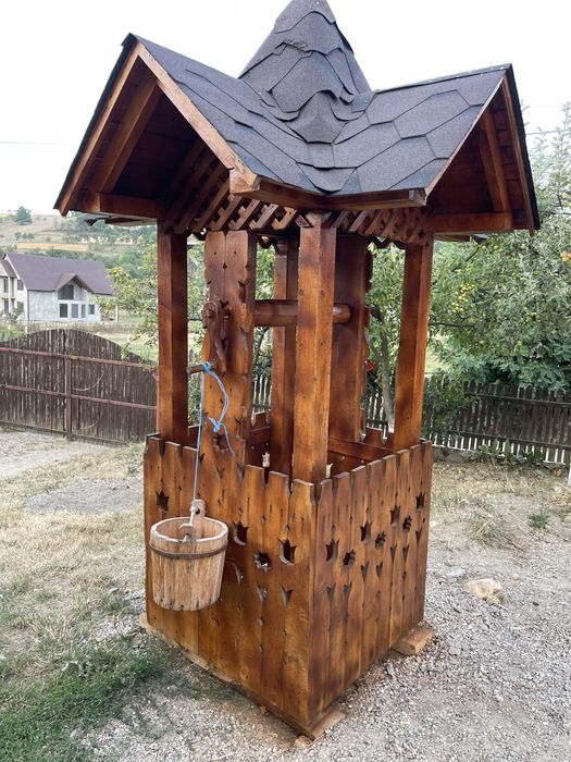 Fantana rustica din lemn
