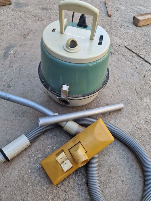 Vand aspiratoare puternice foarte curate cu accesorii