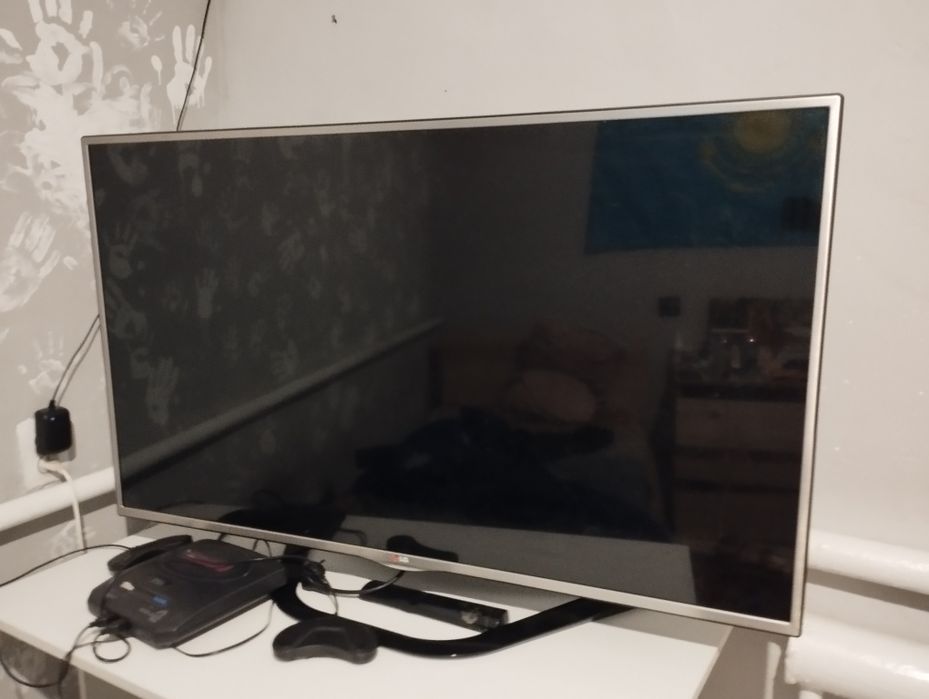 Продам телевизор LG большой