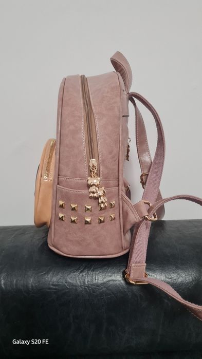 Vând rucsac nou material PU