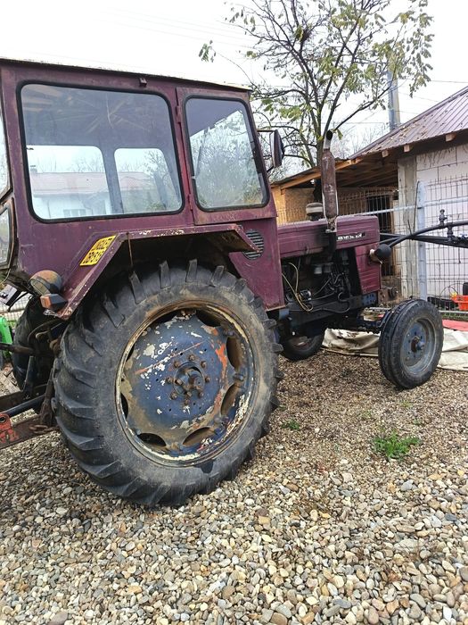 Vând tractoare  U650  , plug pp4 și freza Bomet