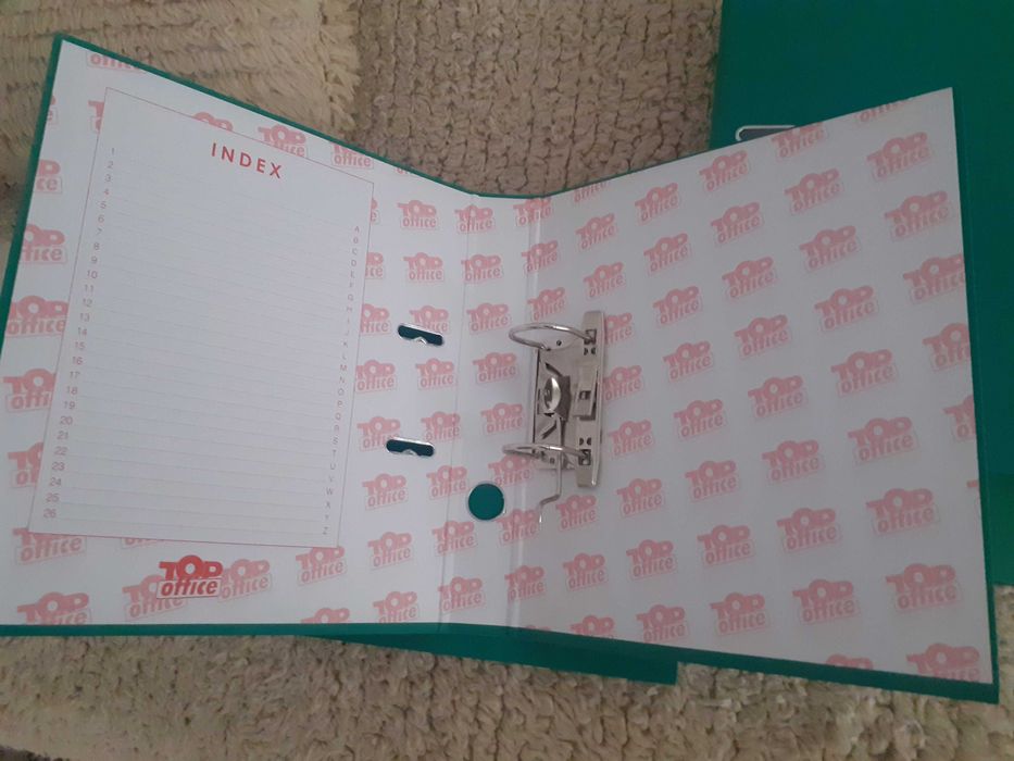 Продавам нови класьори