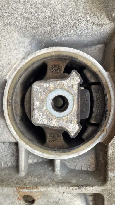 Jug cadru motor VW Golf 5 cod 1K0 199 369 F