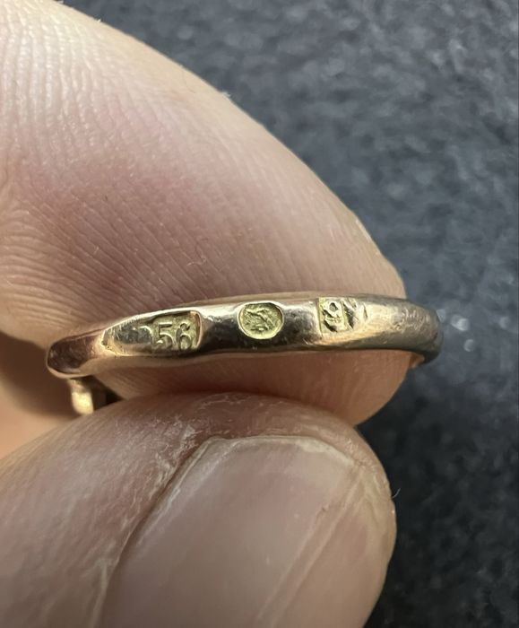 Более сто лет . Брошь . Кольцо . Красота . Камни