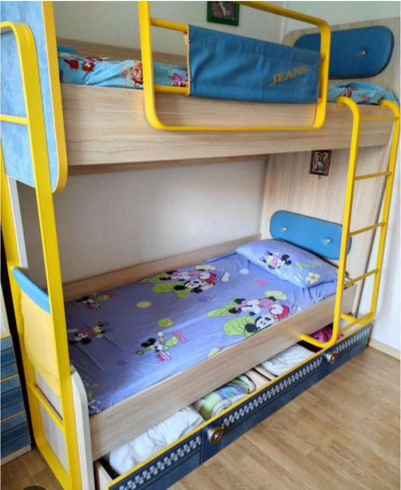 Двухъярусная кровать