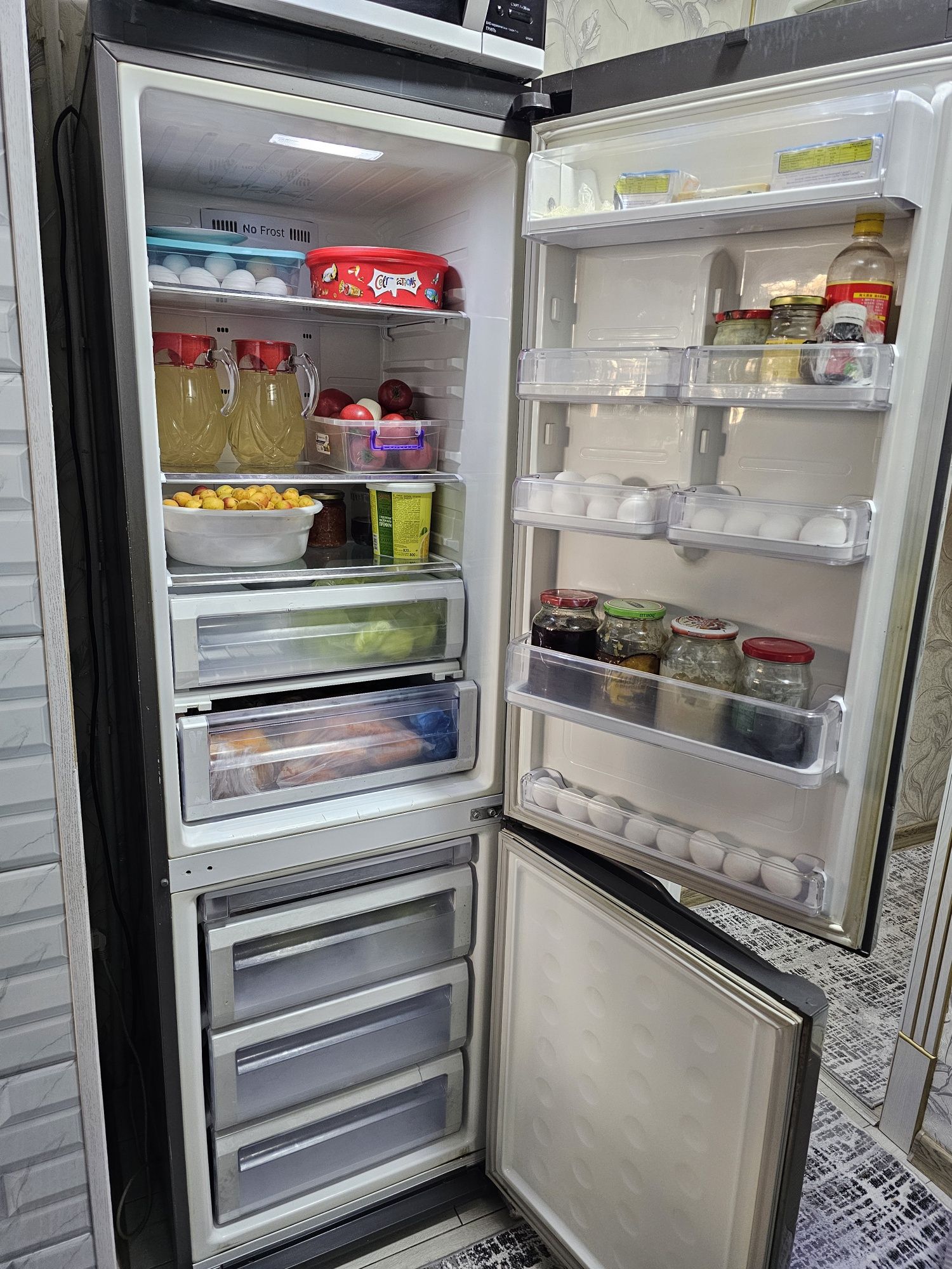Срочно продам свой двухкамерный Холодильник  полный рабочем состоянии