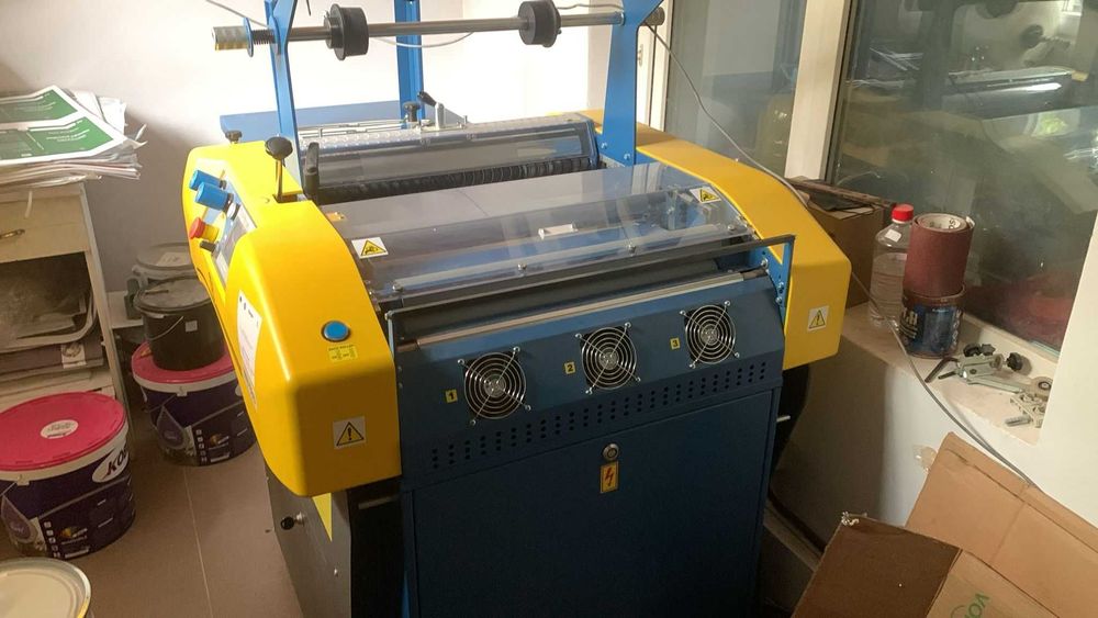 Masini-printat Konica C12000,brosat,laminat,pliat,capsator sarma