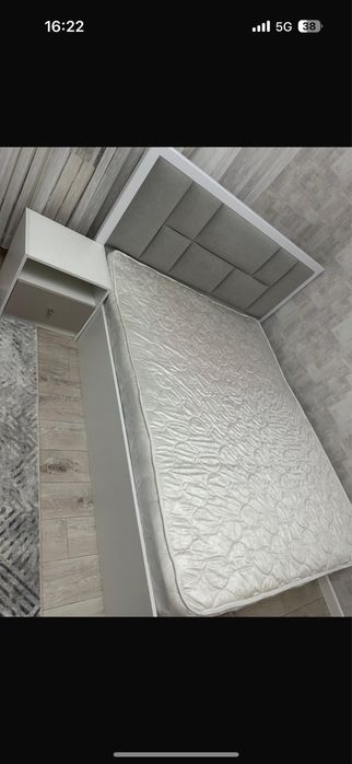 Спальный кровать с матрасом