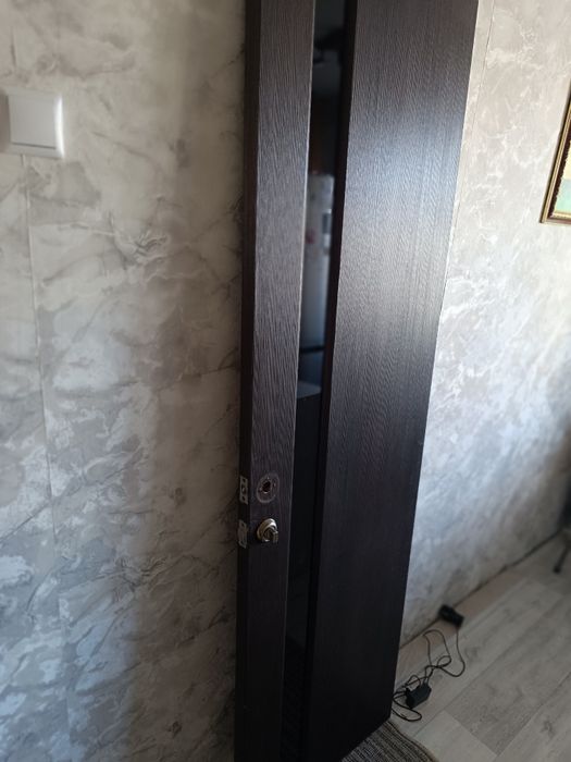 Дверь б/у в хорошем состоянии