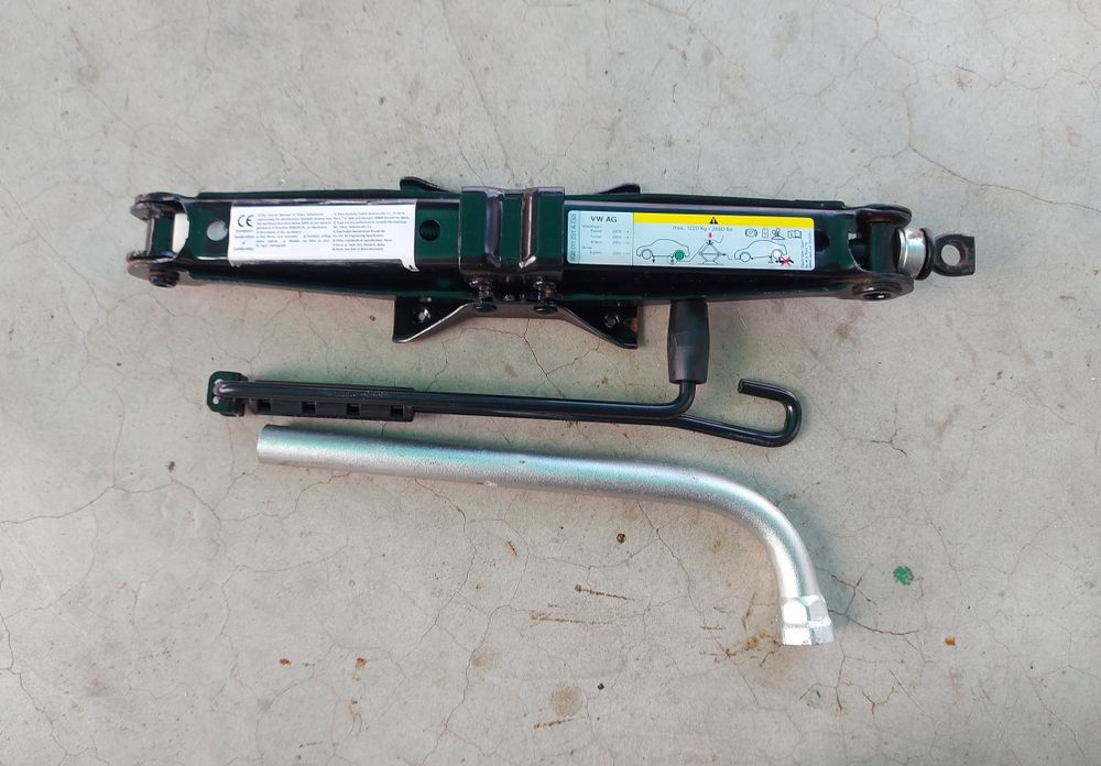 Set de cric + cheie + husă original VW AG de Volkswagen, Skoda