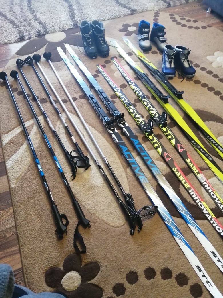 Продам комплект лыж