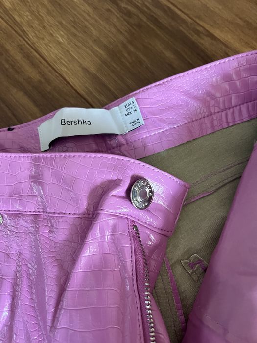 Розов кожен панталон Bershka