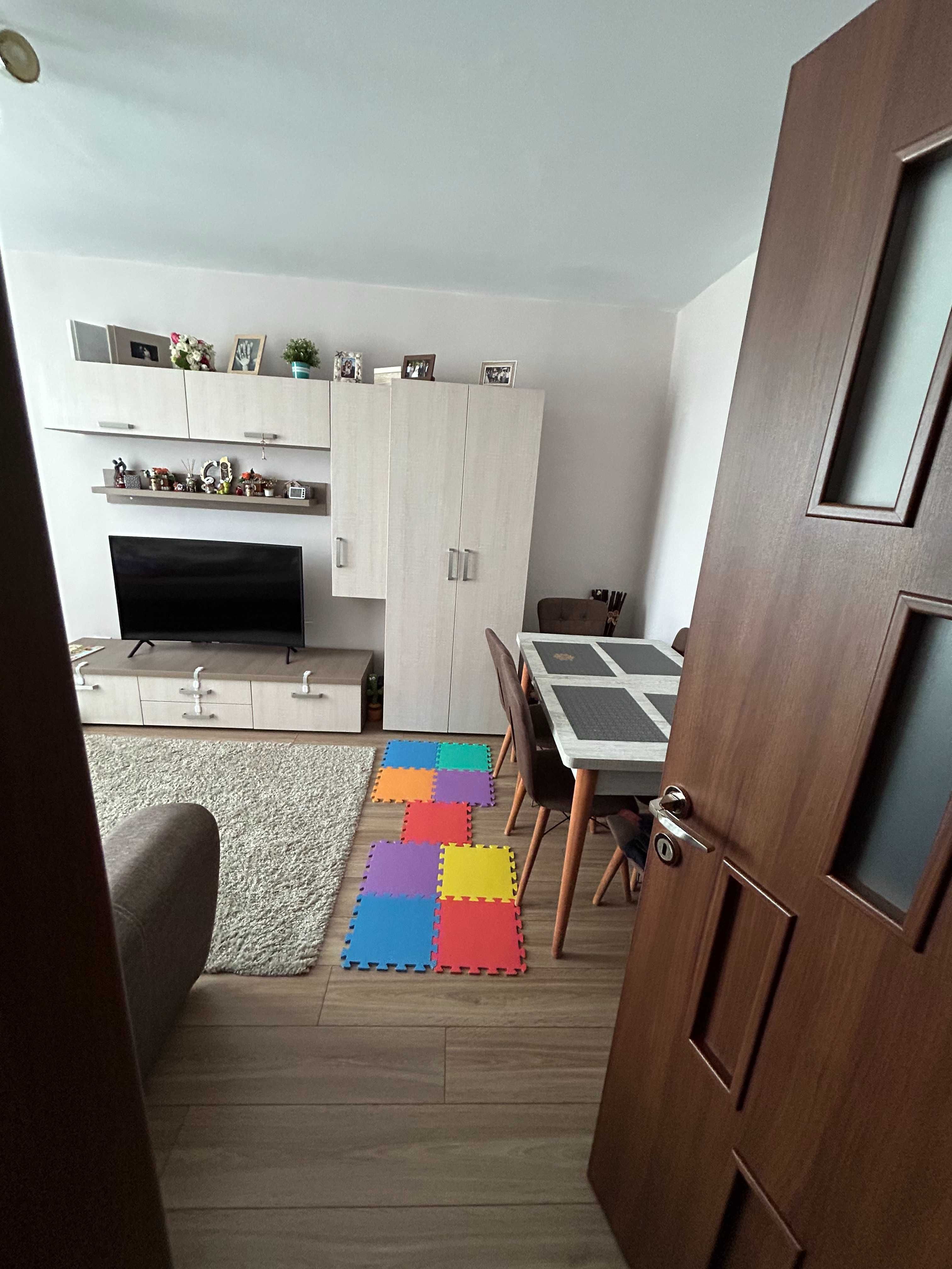 Apartament 3 camere- mobilat-metrou Râul Doamnei