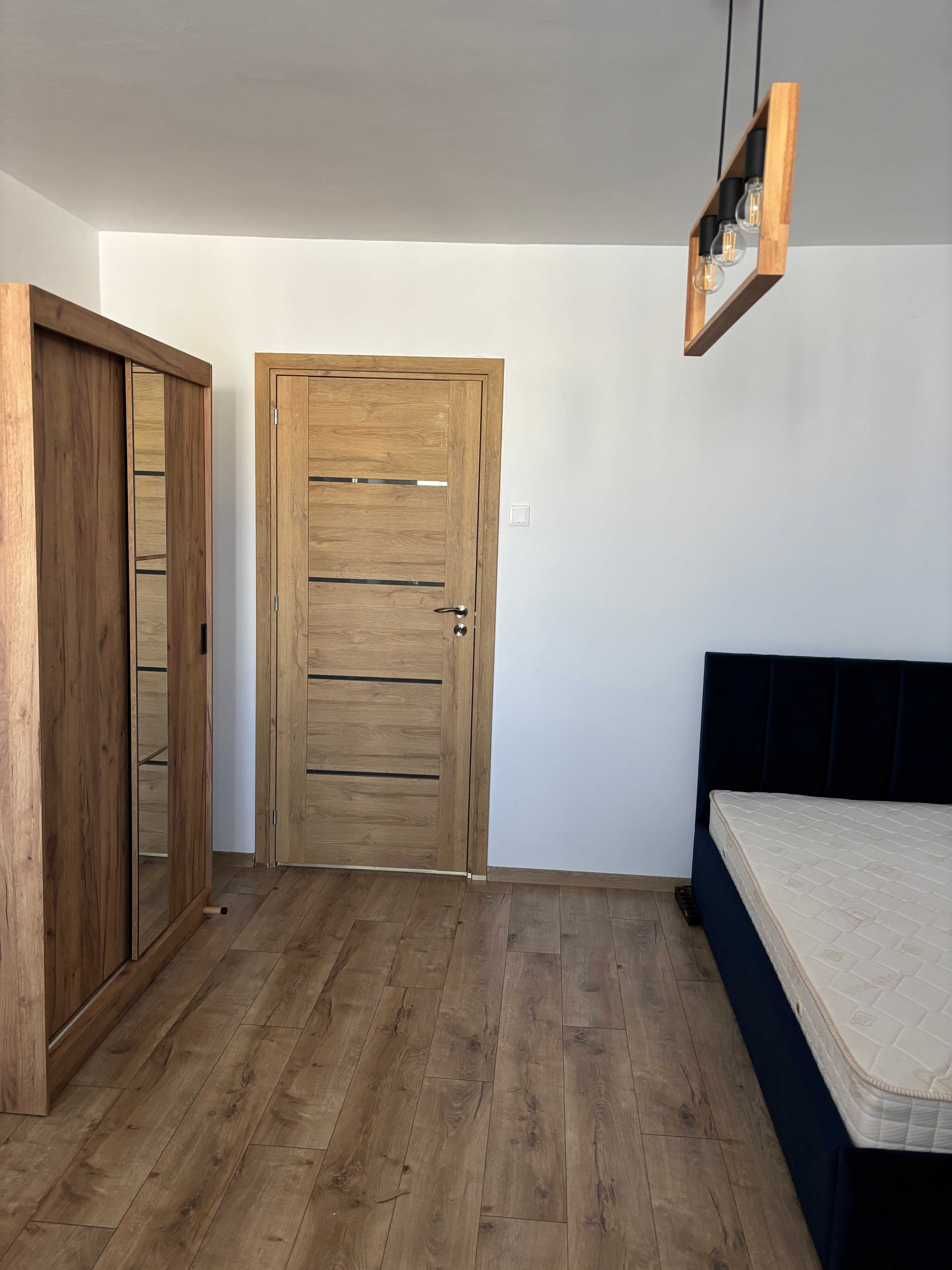 PF închiriez garsonieră renovată în Gheorgheni cu loc de parcare