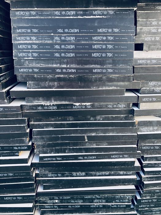 Pardoseala flotanta ,aproape noua fara zgarieturi