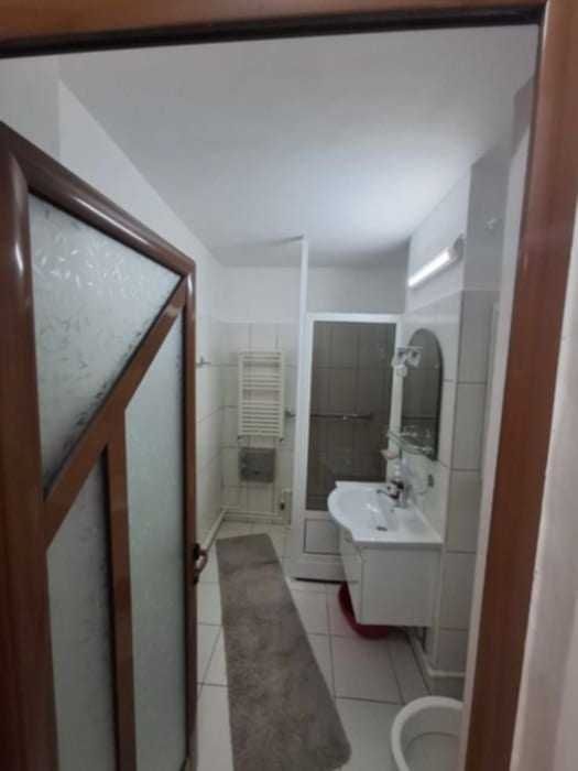 Închiriez apartament 2 camere