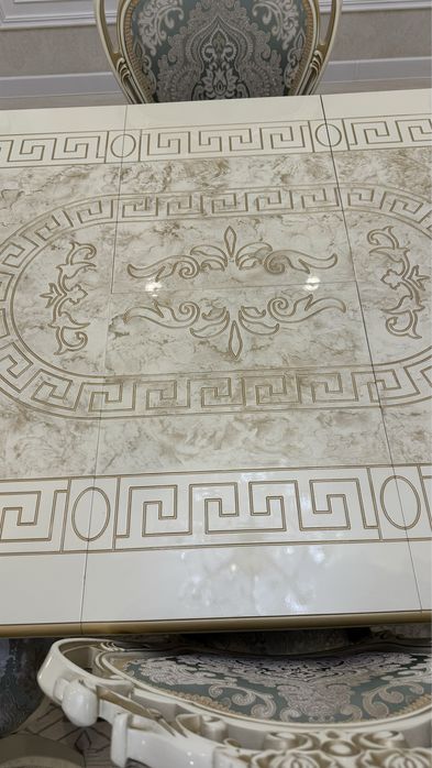 Гостевой стол с стульями