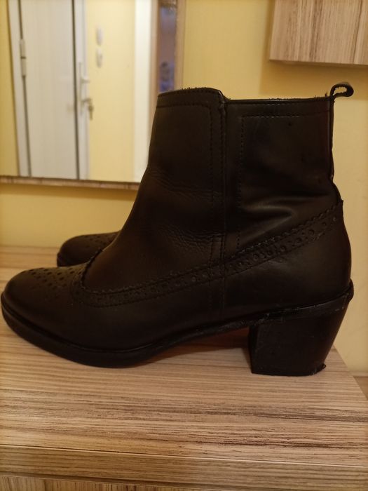 Черни дамски боти от естествена кожа