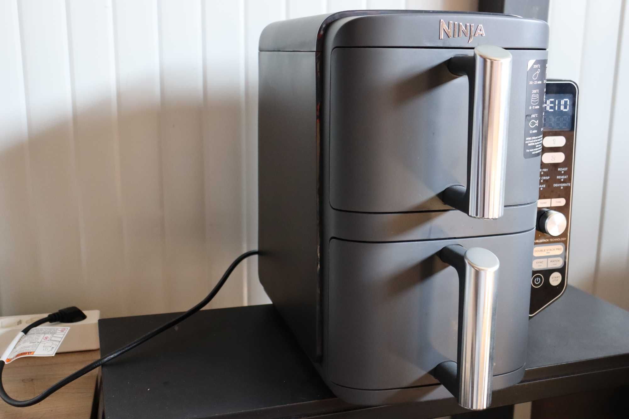 Air Fryer Ninja Double Stack XL, две чекмеджета,4 нива на готвене 9,5L