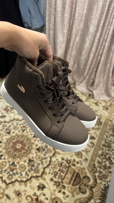 Продам зимние кроссовки