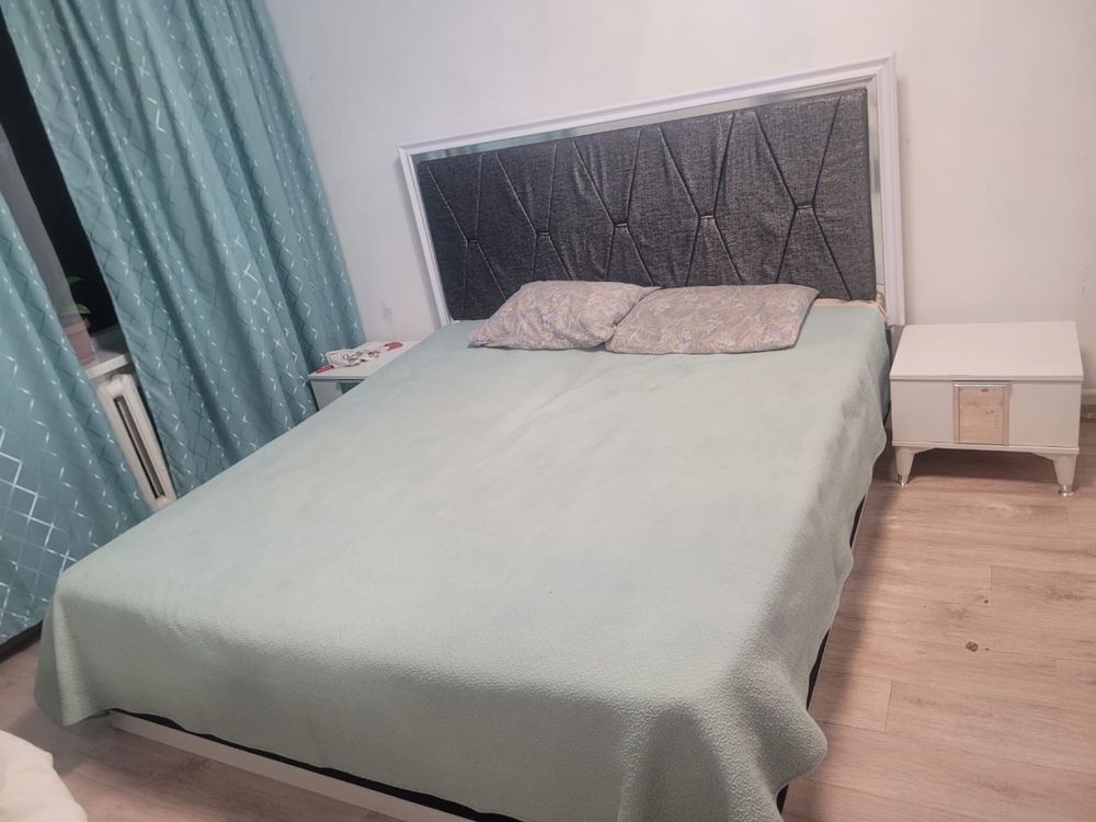 Продаю спальную гарнитуру,
