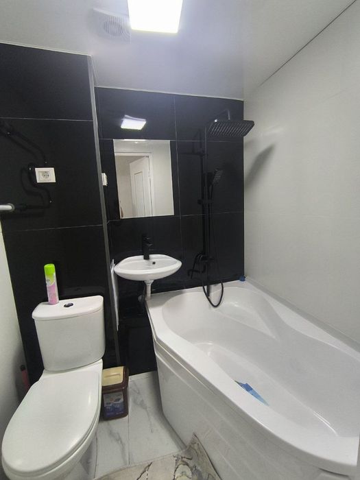 Продаётся квартира
Фархадский 1 остановка
Комнат 1в