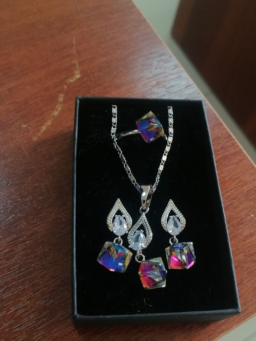 Набор ювелирных украшений из серебра